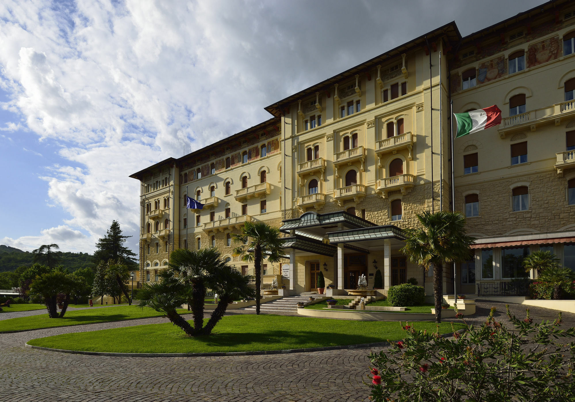Grand Hotel Palazzo Della Fonte Fiuggi Exterior foto
